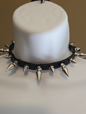 UNISEX OS Black Spiked Choker Necklace - Edgy Punk Statement